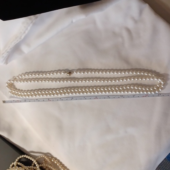 Girly Pearly Grab bag of necklaces and one bracelet - Picture 5 of 7